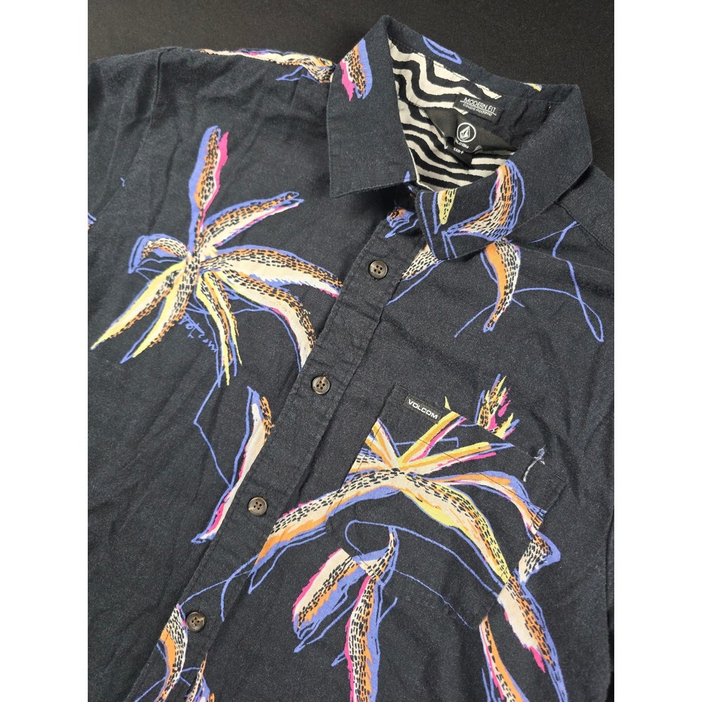 Volcom Mens Small Modern Fit Tropical Bird of Paradise Short Sleeve Button Down